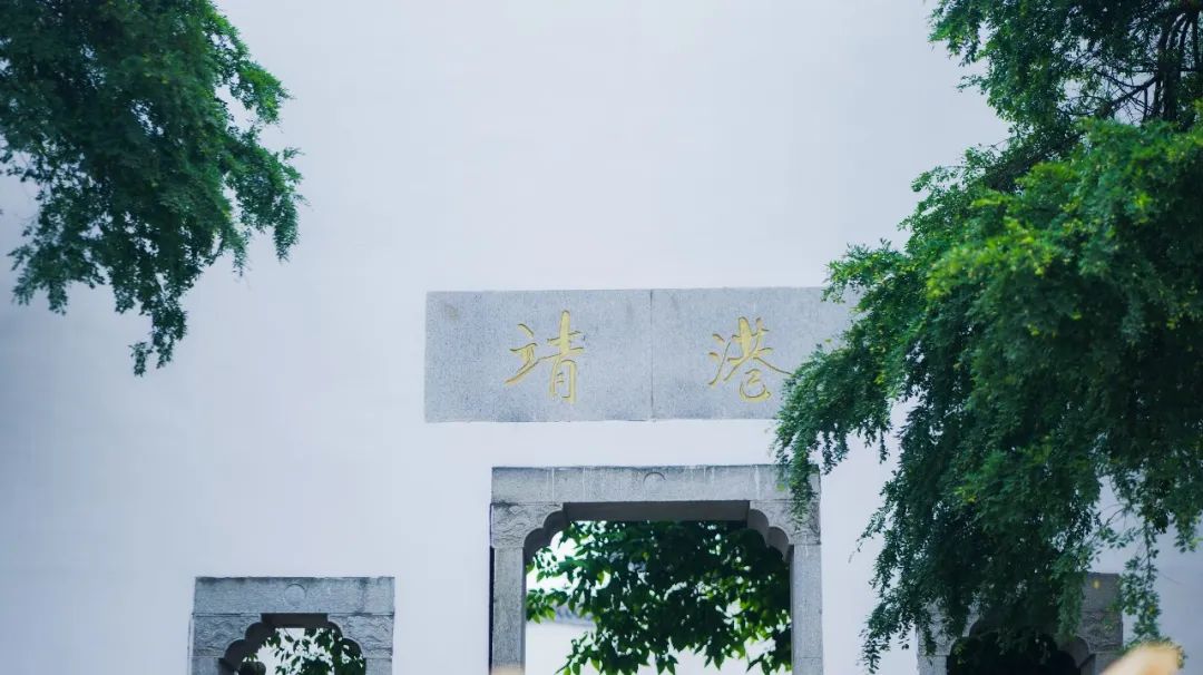 DƬ